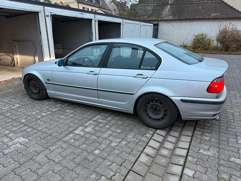 Silber Gebraucht 1999 BMW 320 Limousine | 1.150 € (Guter Preis) - Bild 1/4