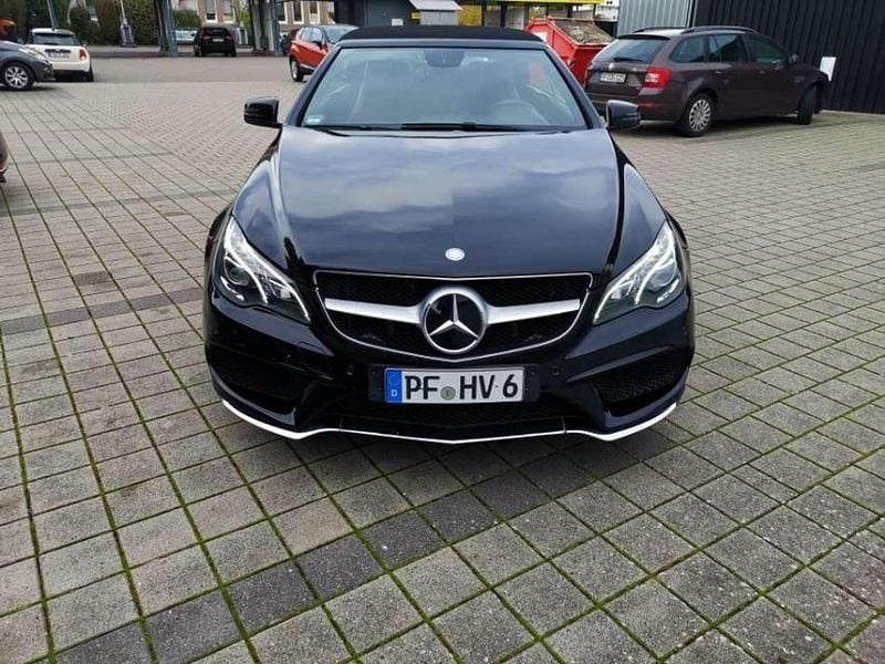 Obsidianschwarz metalliclack Gebraucht 2013 Mercedes E220 AMG line Cabrio | 14.500 € (Fairer Preis) - Bild 1/4