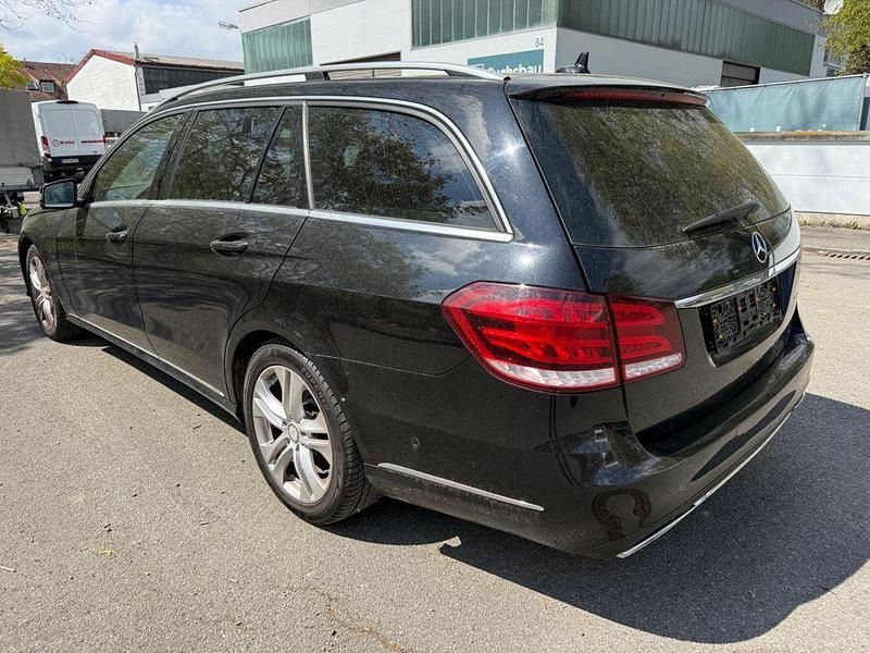 Gebraucht Mercedes E250 204 PS (150 kW) 2015 Obsidianschwarz Kombi
