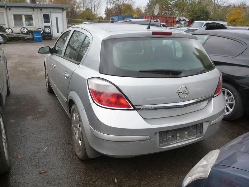 Gebraucht Opel Astra Edition 90 PS (66 kW) 2004 Silber Limousine