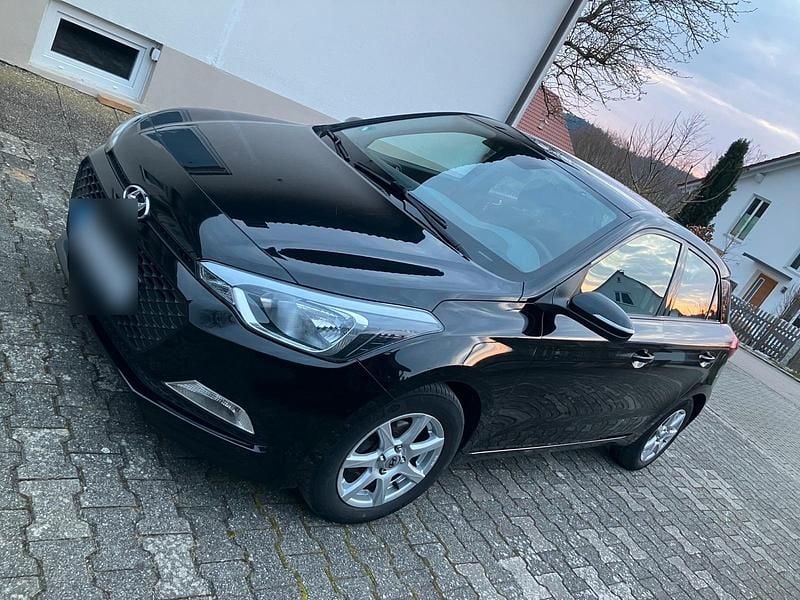Gebraucht Hyundai i20 75 PS (55 kW) 2017 Schwarz Kleinwagen