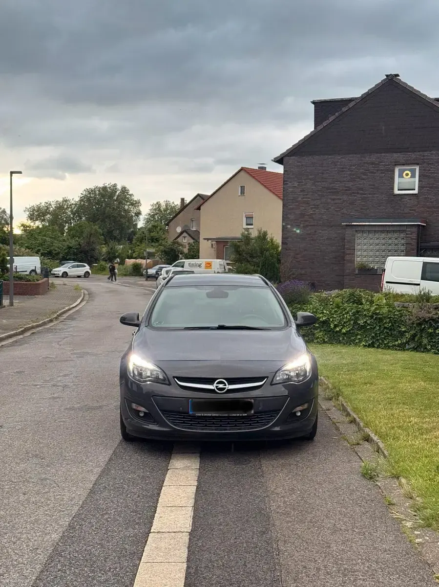 Gebraucht Opel Astra 140 PS (102 kW) 2015 Grau Kombi