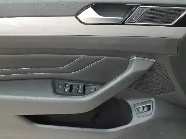 Second-hand VW Passat Business 150 CP (110 kW) 2022 Argintiu Break