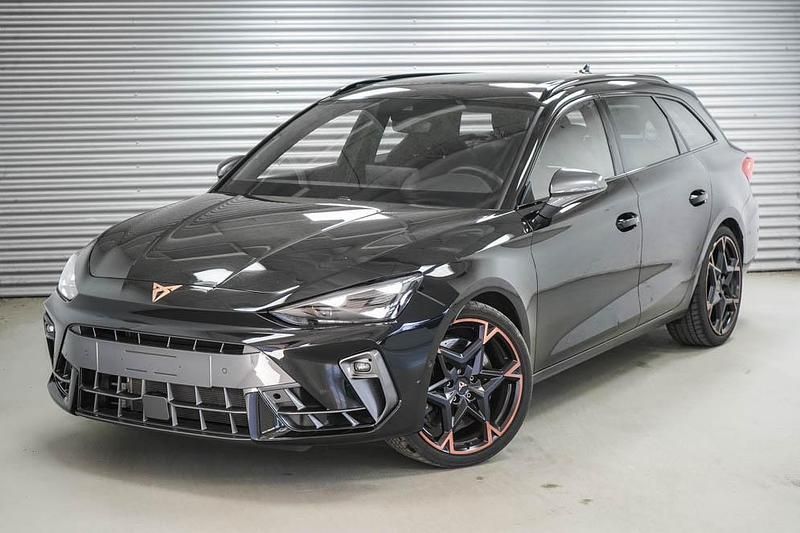 Gebraucht Cupra Leon VZ 333 PS (244 kW) 2025 Midnight black metallic (0e)
