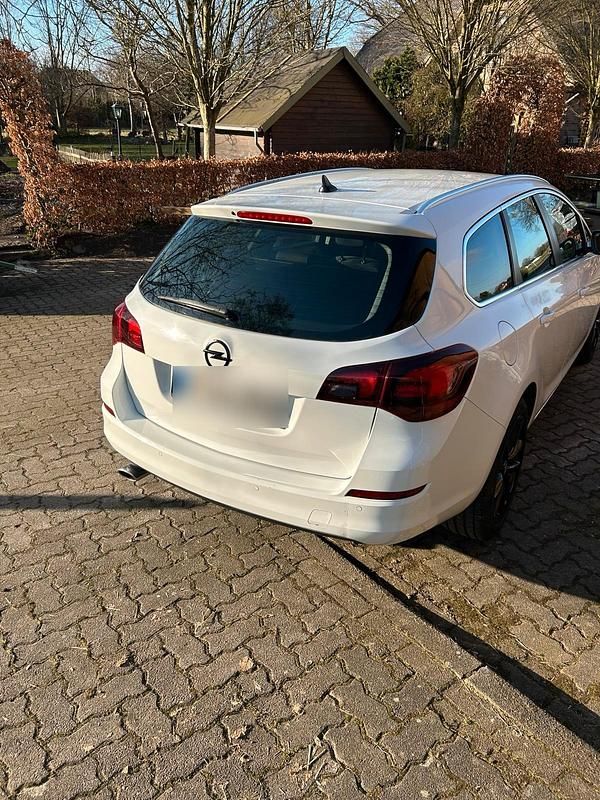 Gebraucht Opel Astra 179 PS (131 kW) 2012 Weiß Kombi