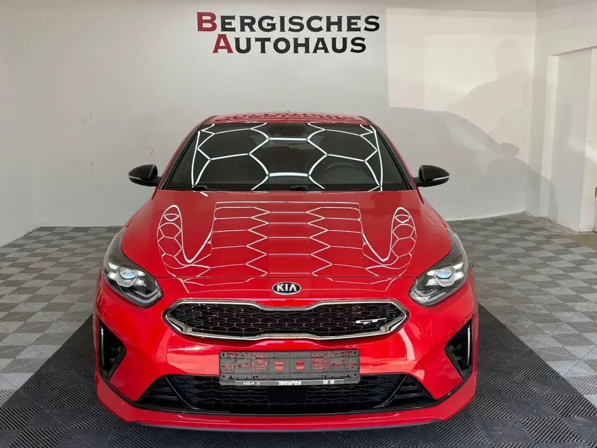 Gebraucht Kia ProCeed Comfort 204 PS (150 kW) 2019 Rot Kombi
