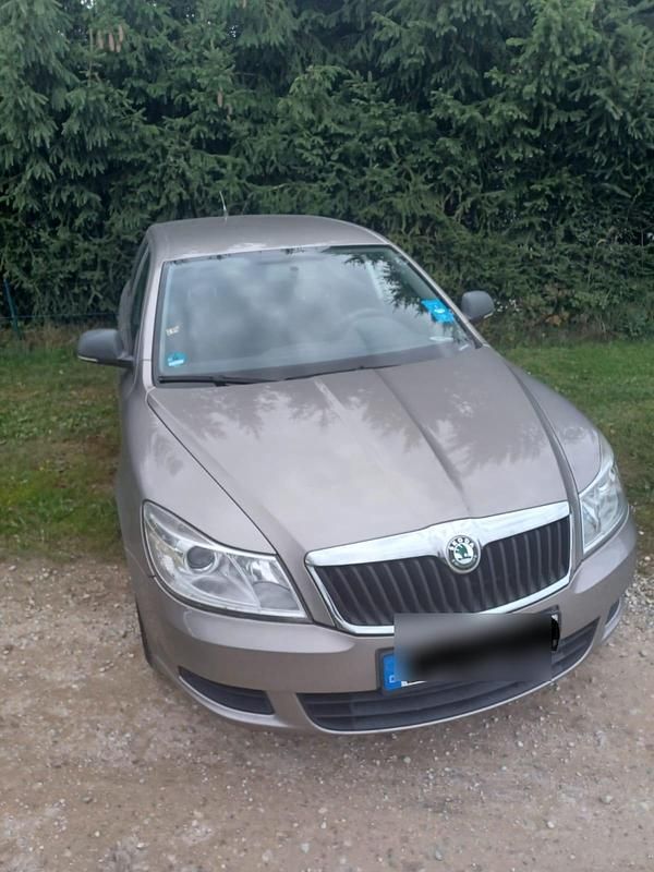 Beige Gebraucht 2011 Skoda Octavia Comfort Kombi | 2.850 € - Bild 1/4