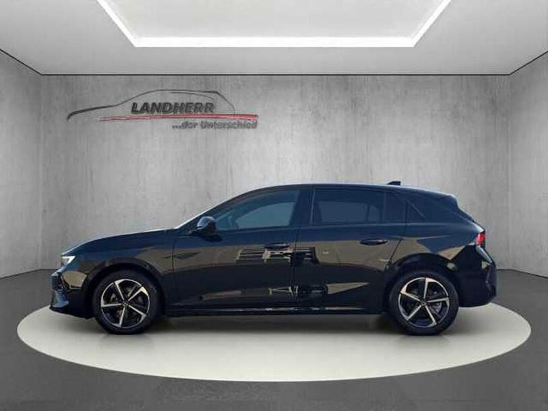 Gebraucht Opel Astra 131 PS (96 kW) 2024 Karbon schwarz (metallic) Limousine