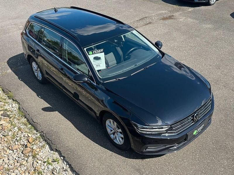 Deep black perleffekt Gebraucht 2023 VW Passat Kombi | 20.400 € (Fairer Preis) - Bild 1/4