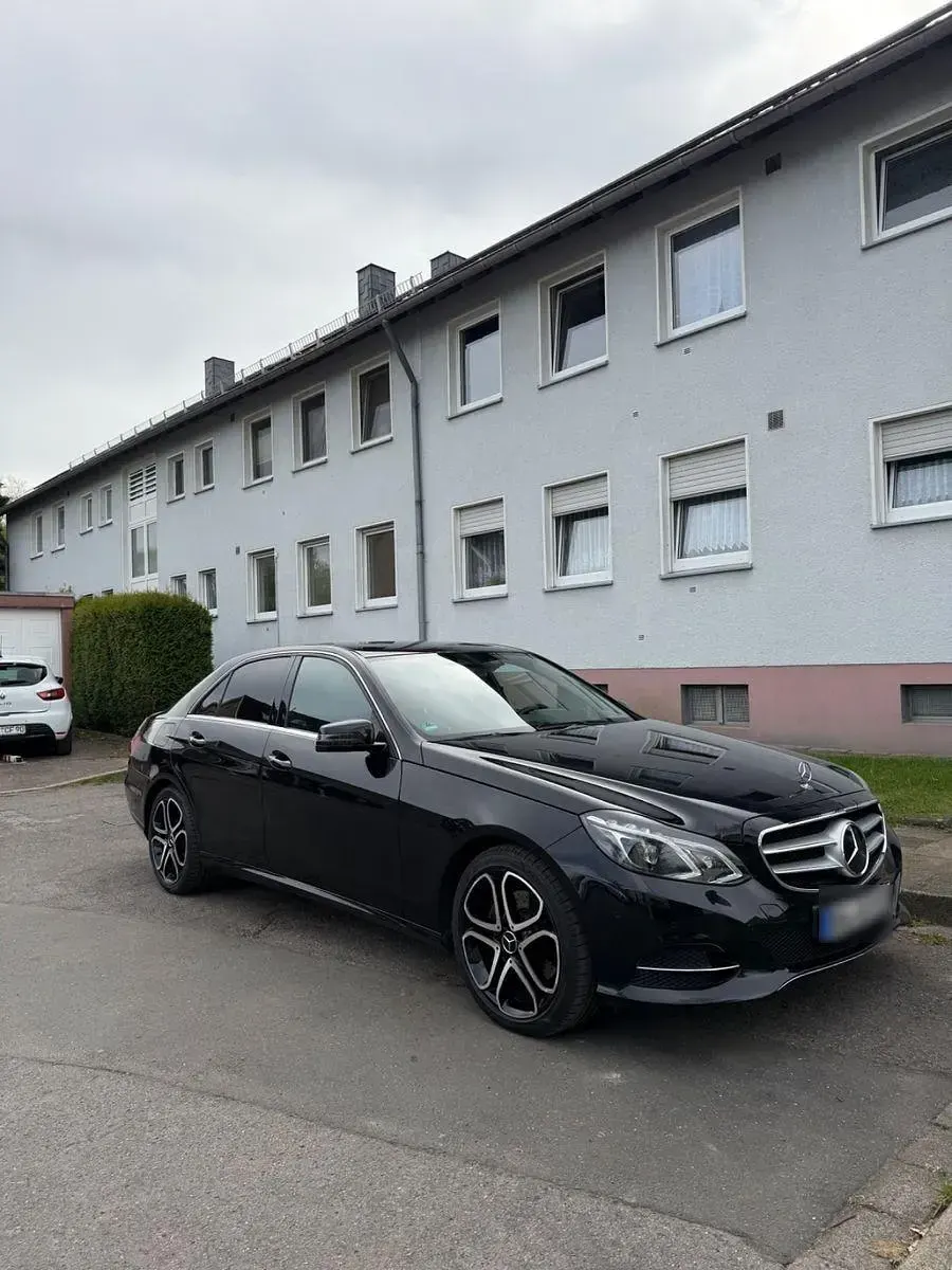 Gebraucht Mercedes E220 Edition 170 PS (125 kW) 2014 Schwarz Limousine