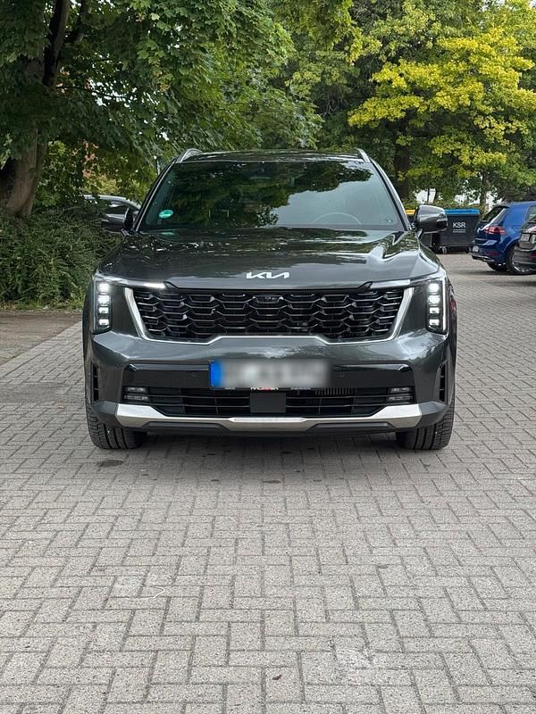 Grau Gebraucht 2024 Kia Sorento Platinum SUV | 48.250 € (Fairer Preis) - Bild 1/4