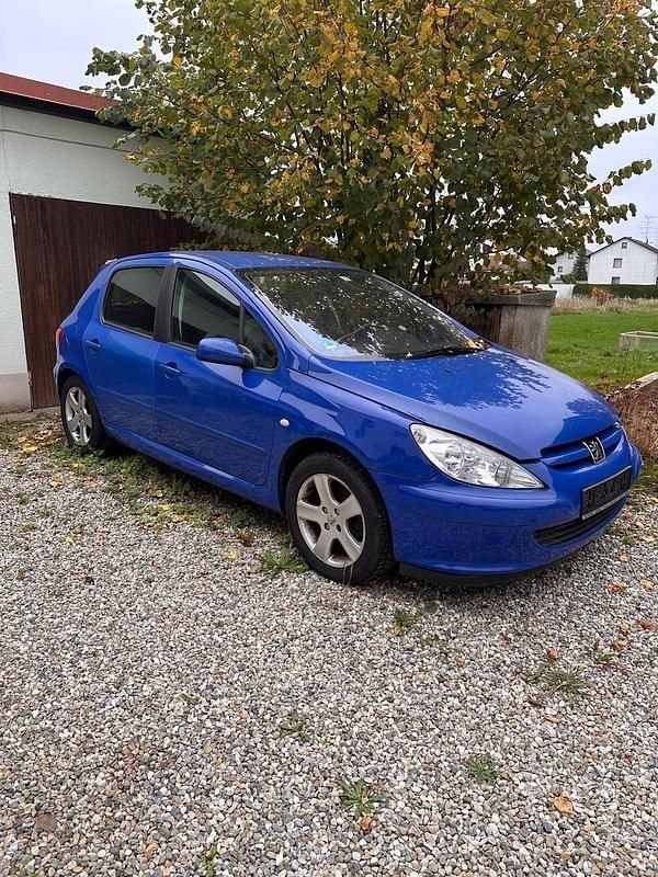Blau Gebraucht 2004 Peugeot 307 Limousine | 200 € - Bild 1/4