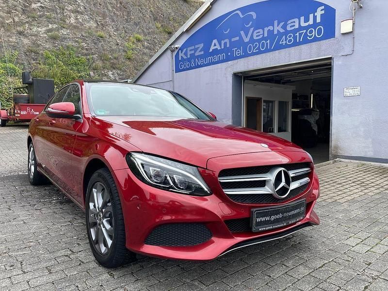 Rot Gebraucht 2017 Mercedes C400 Avantgarde Limousine | 25.900 € (Fairer Preis) - Bild 1/4