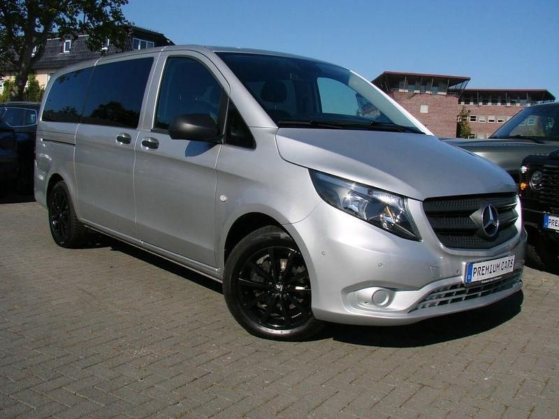 Silber Gebraucht 2019 Mercedes Vito Van / Kleinbus | 27.980 € (Fairer Preis) - Bild 1/4