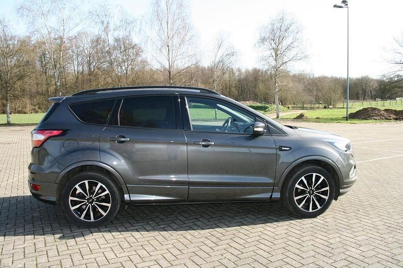 Gebraucht Ford Kuga ST-Line 150 PS (110 kW) 2019 Grau SUV