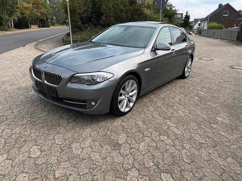 Grau Gebraucht 2012 BMW 535 Sport Line Limousine | 6.950 € - Bild 1/4