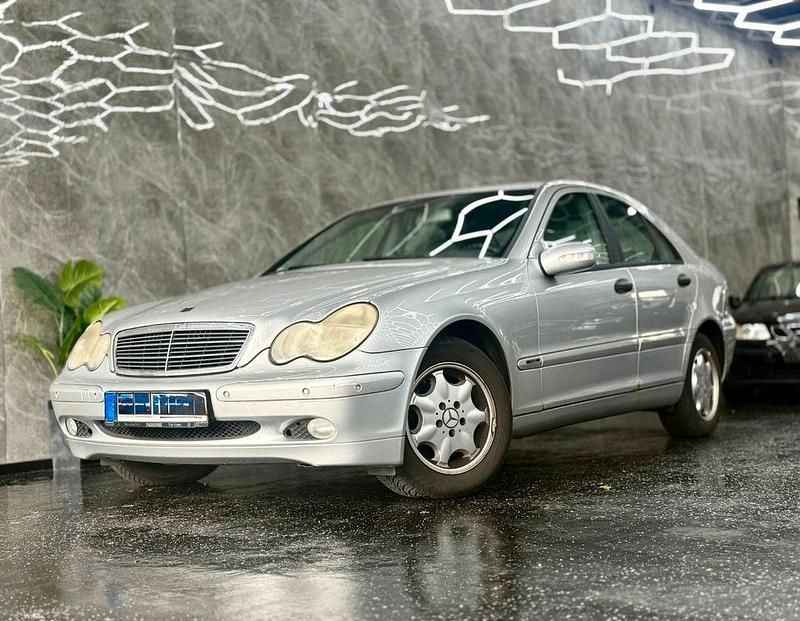 Silber Gebraucht 2003 Mercedes C180 Limousine | 2.490 € (Fairer Preis) - Bild 1/4