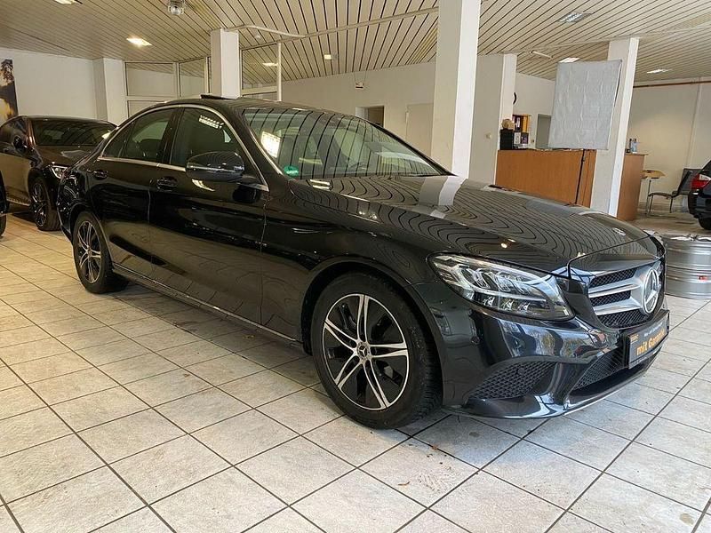 Schwarz Gebraucht 2021 Mercedes C180 Limousine | 25.950 € (Superpreis) - Bild 1/4