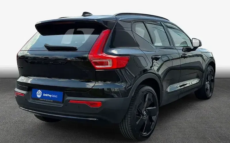 Gebraucht Volvo XC40 Plus 163 PS (119 kW) 2025 Onyx schwarzmetallic SUV