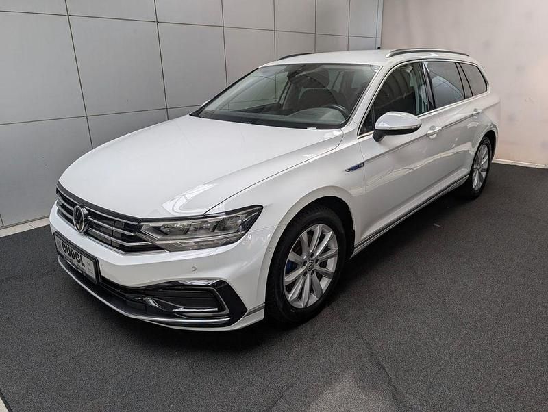 Gebraucht VW Passat GTE 156 PS (114 kW) 2021 Pure white Kombi
