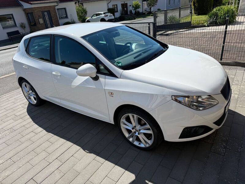 Weiß Gebraucht 2011 Seat Ibiza Sport Limousine | 5.500 € (Etwas zu teuer) - Bild 1/4