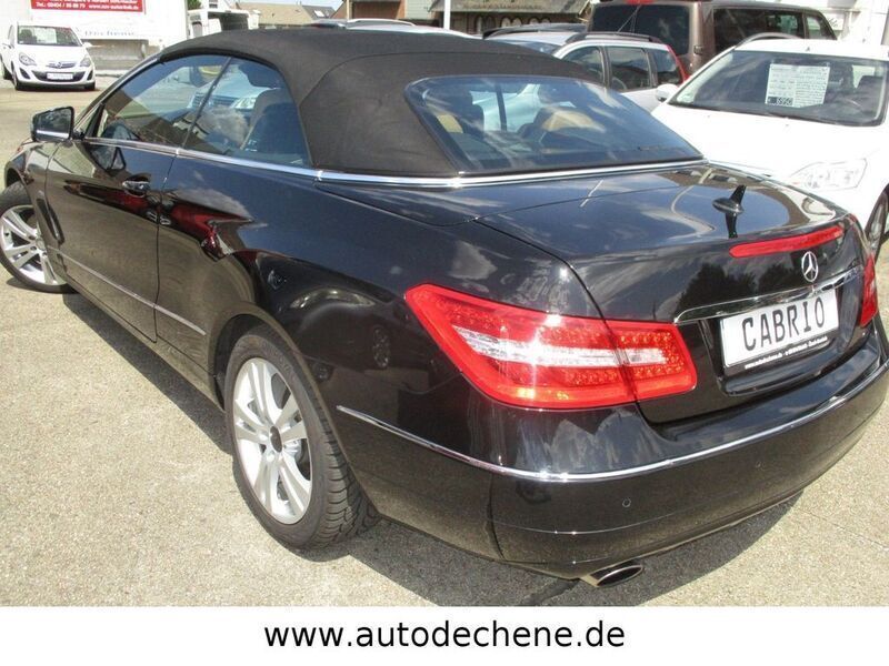 Gebraucht Mercedes E200 Avantgarde 184 PS (135 kW) 2011 Obsidianschwarz perleffekt (metallic) Cabrio