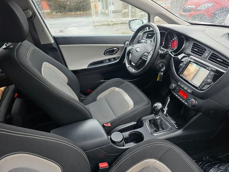 Gebraucht Kia Ceed 128 PS (94 kW) 2015 Weiß Kleinwagen