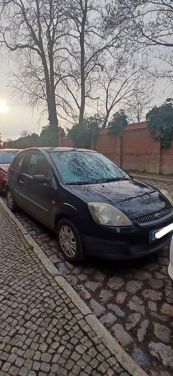 Blau Gebraucht 2006 Ford Fiesta Ambiente Kleinwagen | 800 € (Superpreis) - Bild 1/4