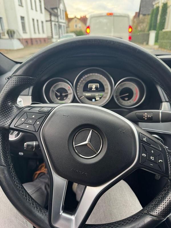 Gebraucht Mercedes E350 252 PS (185 kW) 2014 Schwarz Kombi