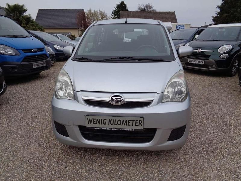 Gebraucht Daihatsu Cuore 58 PS (42 kW) 2008 Silber grau Kleinwagen