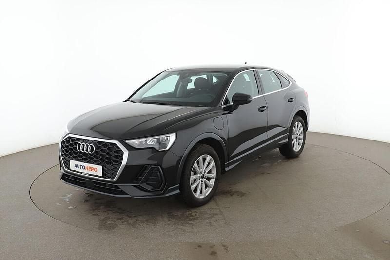 Schwarz Gebraucht 2021 Audi Q3 Sportback Basis SUV | 29.810 € (Superpreis) - Bild 1/3