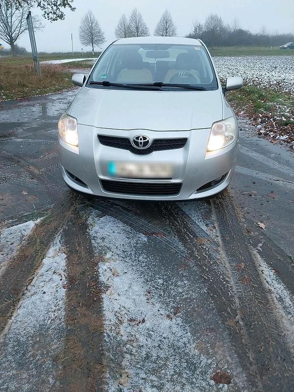 Silber Gebraucht 2009 Toyota Auris Kleinwagen | 4.500 € (Fairer Preis) - Bild 1/4