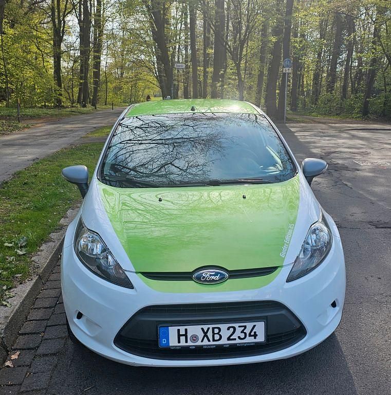 Usata Ford Fiesta Ambiente 60 CV (44 kW) 2012 Bianco Utilitaria