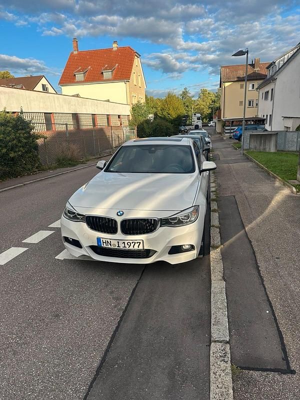 Weiß Gebraucht 2016 BMW 320 Gran Turismo M Sport Limousine | 16.800 € (Fairer Preis) - Bild 1/3