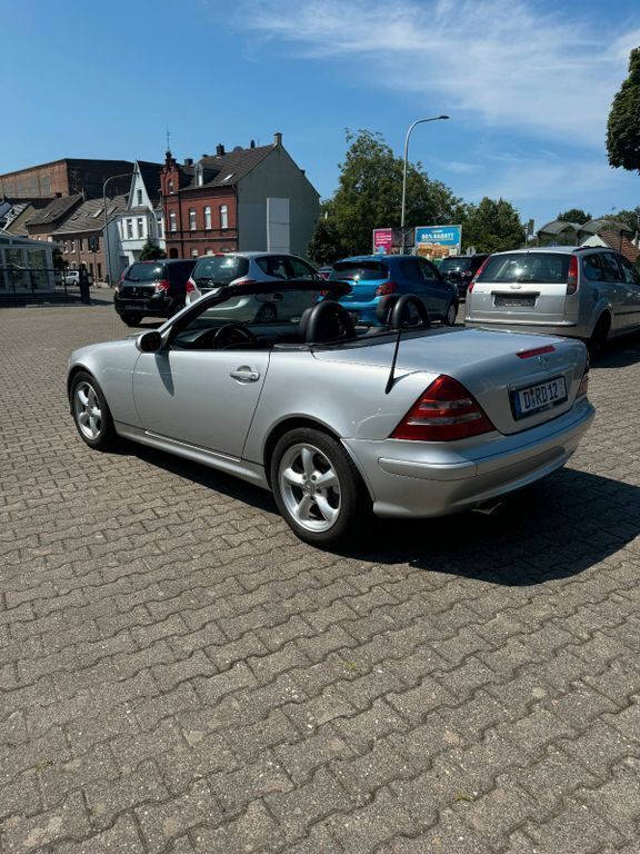 Gebraucht Mercedes SLK230 197 PS (144 kW) 2002 Silber Cabrio