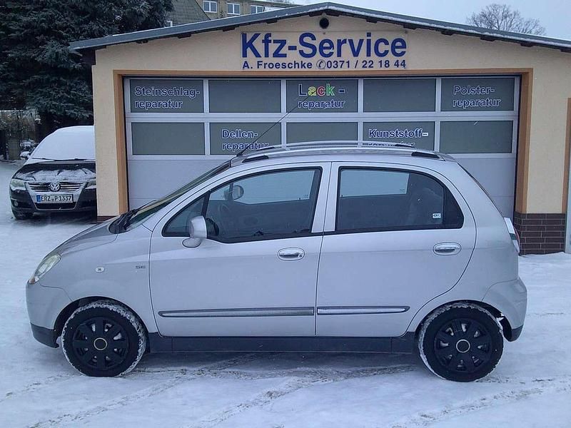 Gebraucht Chevrolet Matiz SE 67 PS (49 kW) 2009 Poly silver (metallic) Kleinwagen