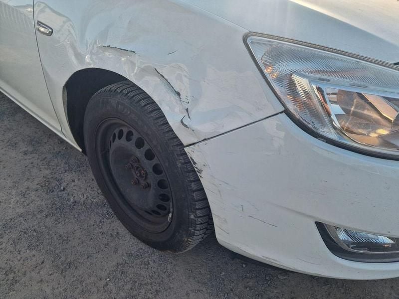 Gebraucht Opel Astra Selection 101 PS (74 kW) 2010 Weiß Limousine