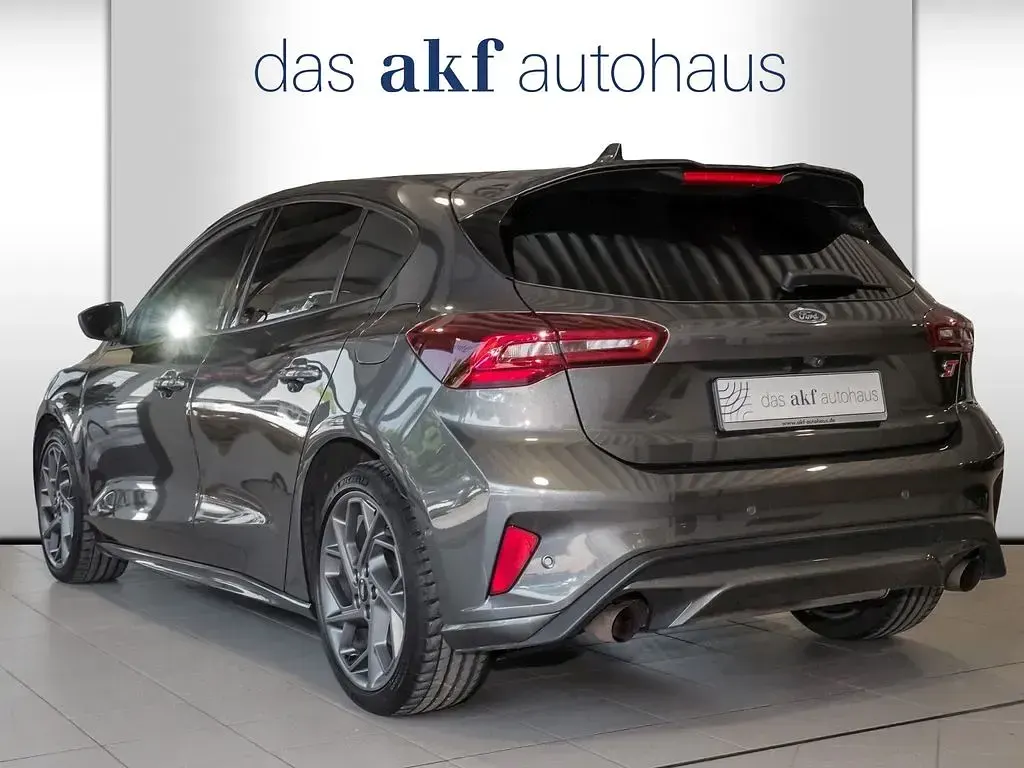 Gebraucht Ford Focus ST 280 PS (205 kW) 2023 Magneticgrau (metallic) Limousine