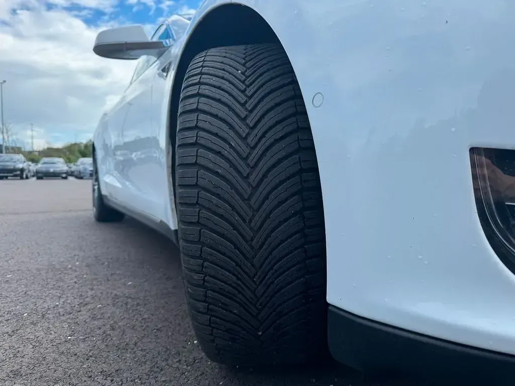 Gebraucht Tesla Model S 244 kW (332 PS) 2015 Weiß Kleinwagen