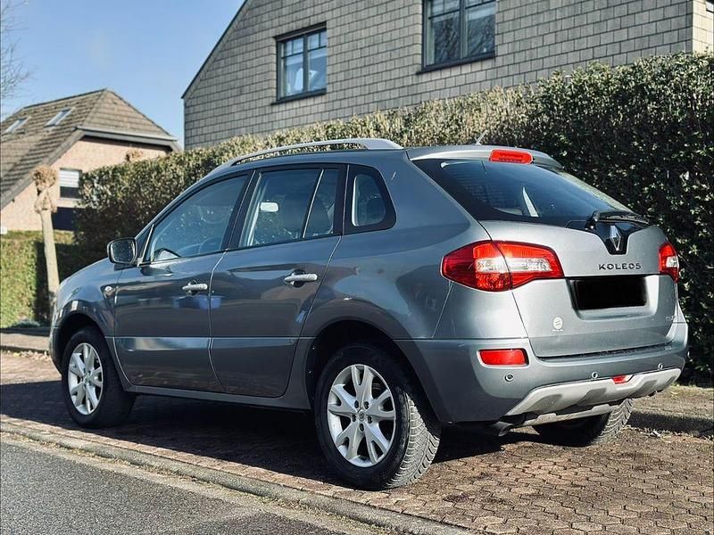 Gebraucht Renault Koleos Dynamique 150 PS (110 kW) 2009 Grau SUV
