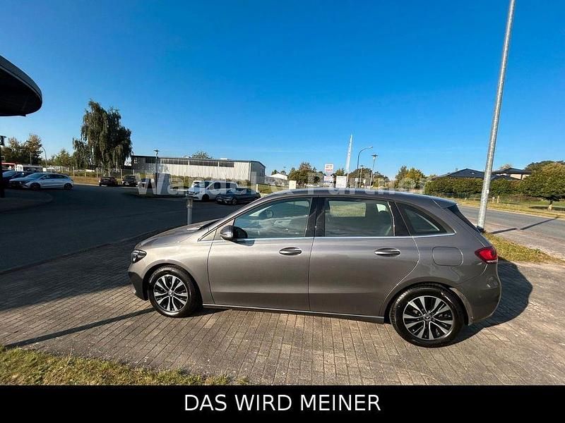 Gebraucht Mercedes B180 116 PS (85 kW) 2022 Grau Van / Kleinbus