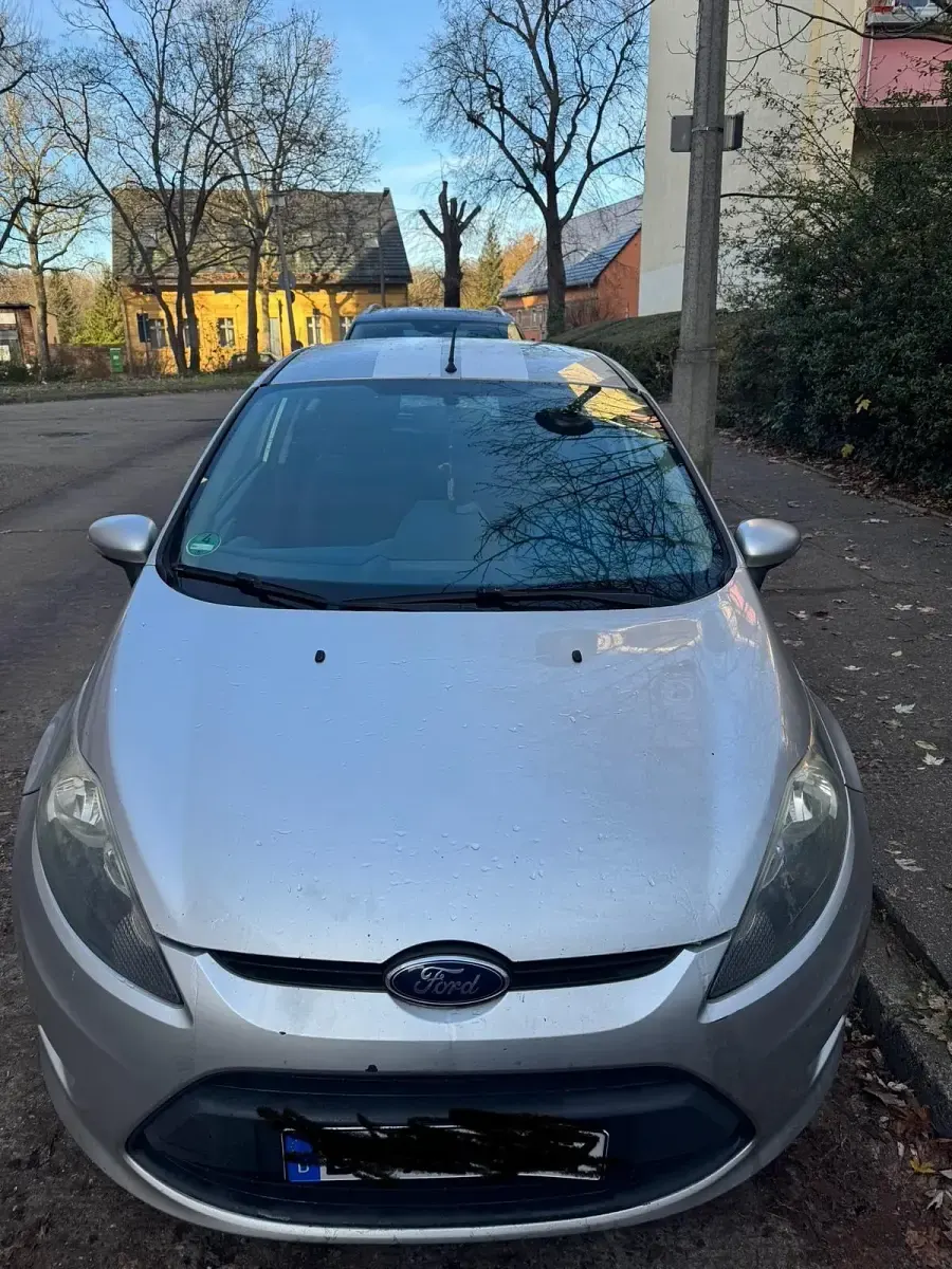 Gebraucht Ford Fiesta 90 PS (66 kW) 2009 Grau Kleinwagen