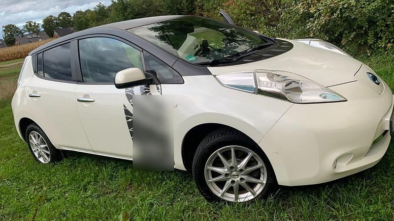 Weiß Gebraucht 2015 Nissan Leaf Acenta Kleinwagen | 6.590 € (Fairer Preis) - Bild 1/4