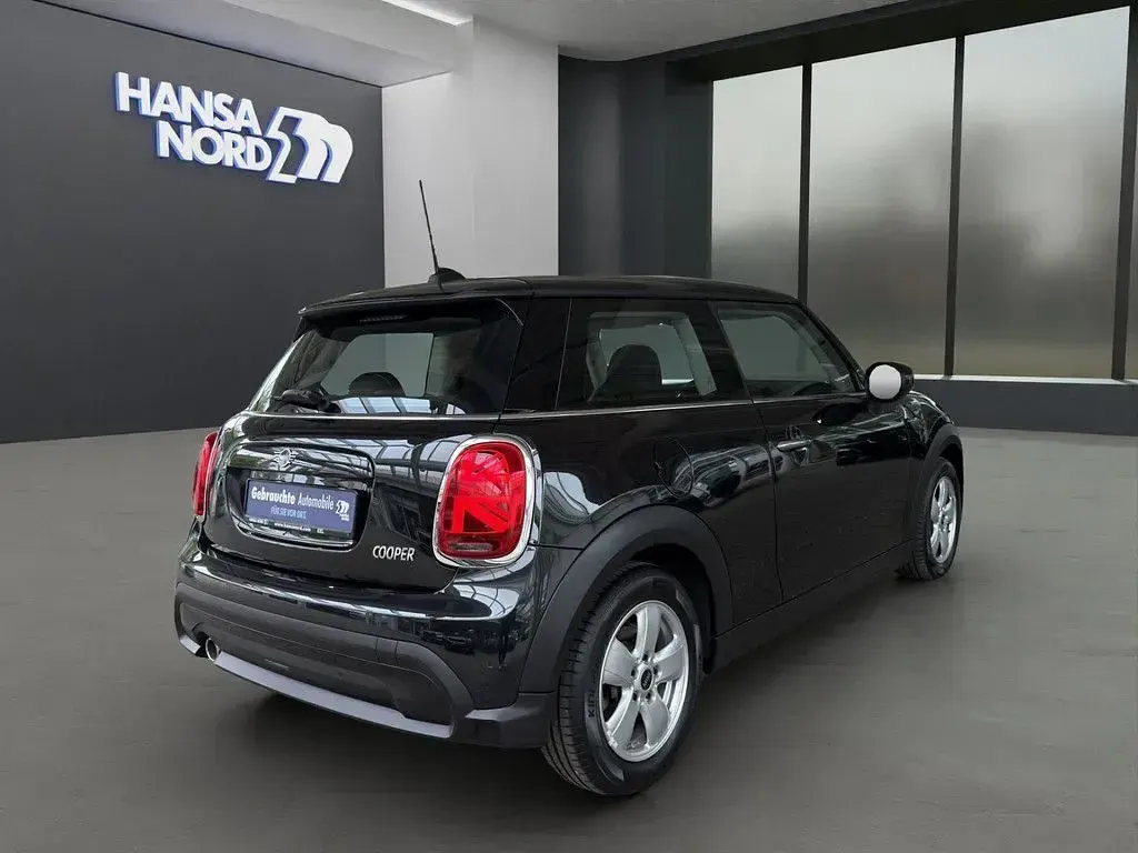 Gebraucht Mini Cooper Essential 136 PS (100 kW) 2023 Schwarz Kleinwagen