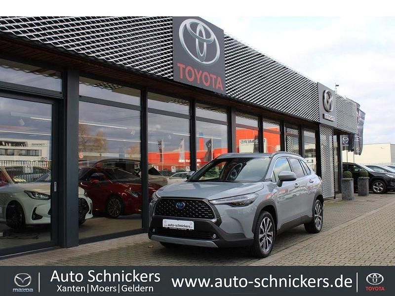 Manhattan grey Gebraucht 2022 Toyota Corolla Cross Team SUV | 33.990 € (Fairer Preis) - Bild 1/4