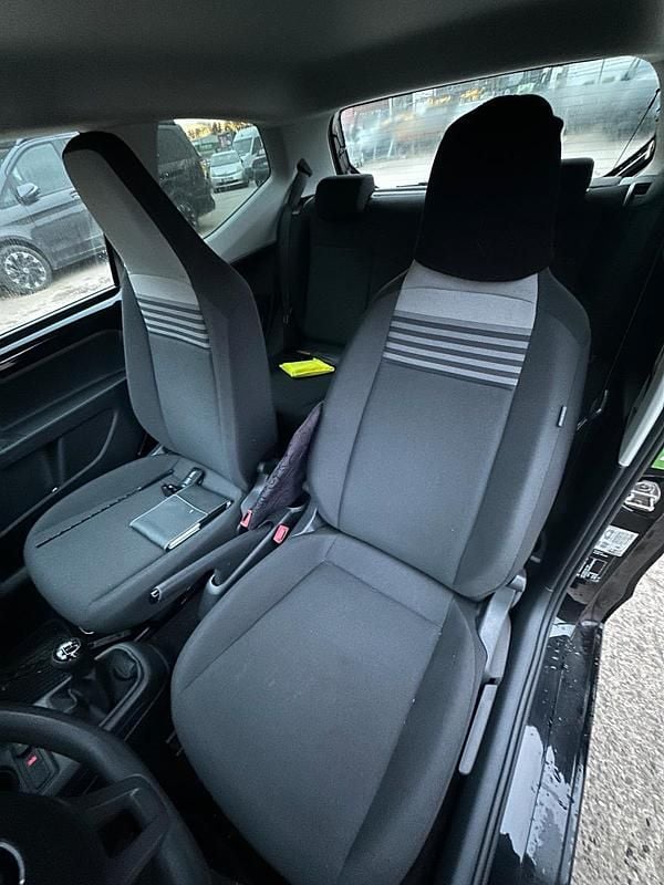 Second-hand VW up! 60 CP (44 kW) 2020 Negru Hatchback