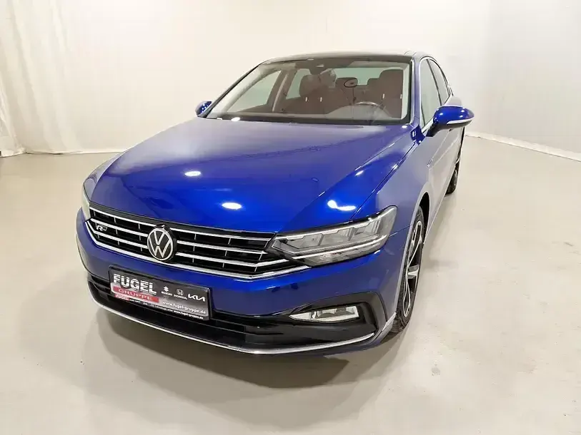 Gebraucht VW Passat R-line 200 PS (147 kW) 2021 Lapiz blue metallic Limousine