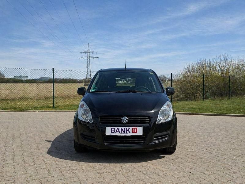 Begagnad Suzuki Splash Basic 65 HK (47 kW) 2009 Svart Halvkombi