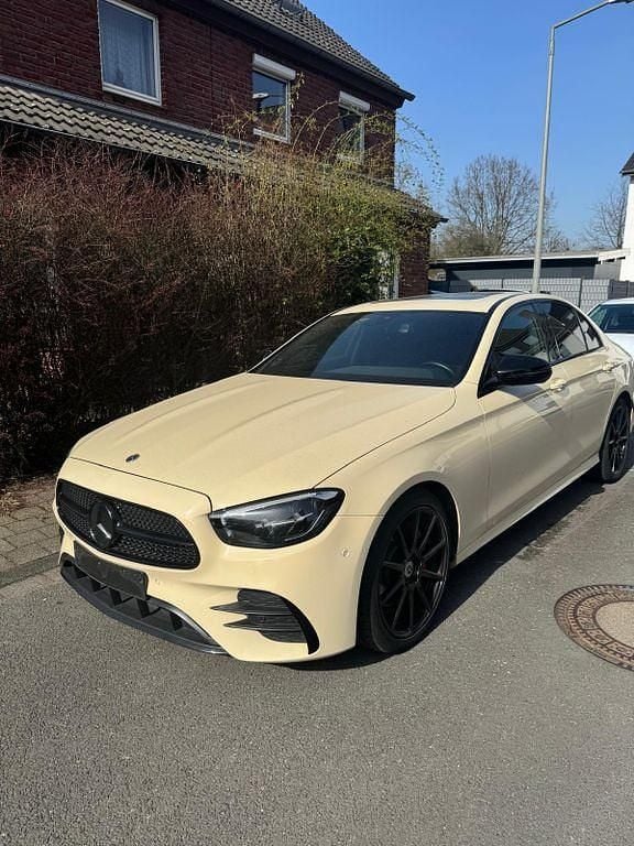 Gebraucht Mercedes E220 AMG 200 PS (147 kW) 2022 Beige Limousine