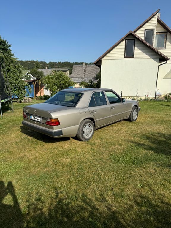 Gebraucht Mercedes E300 190 PS (139 kW) 1984 Limousine